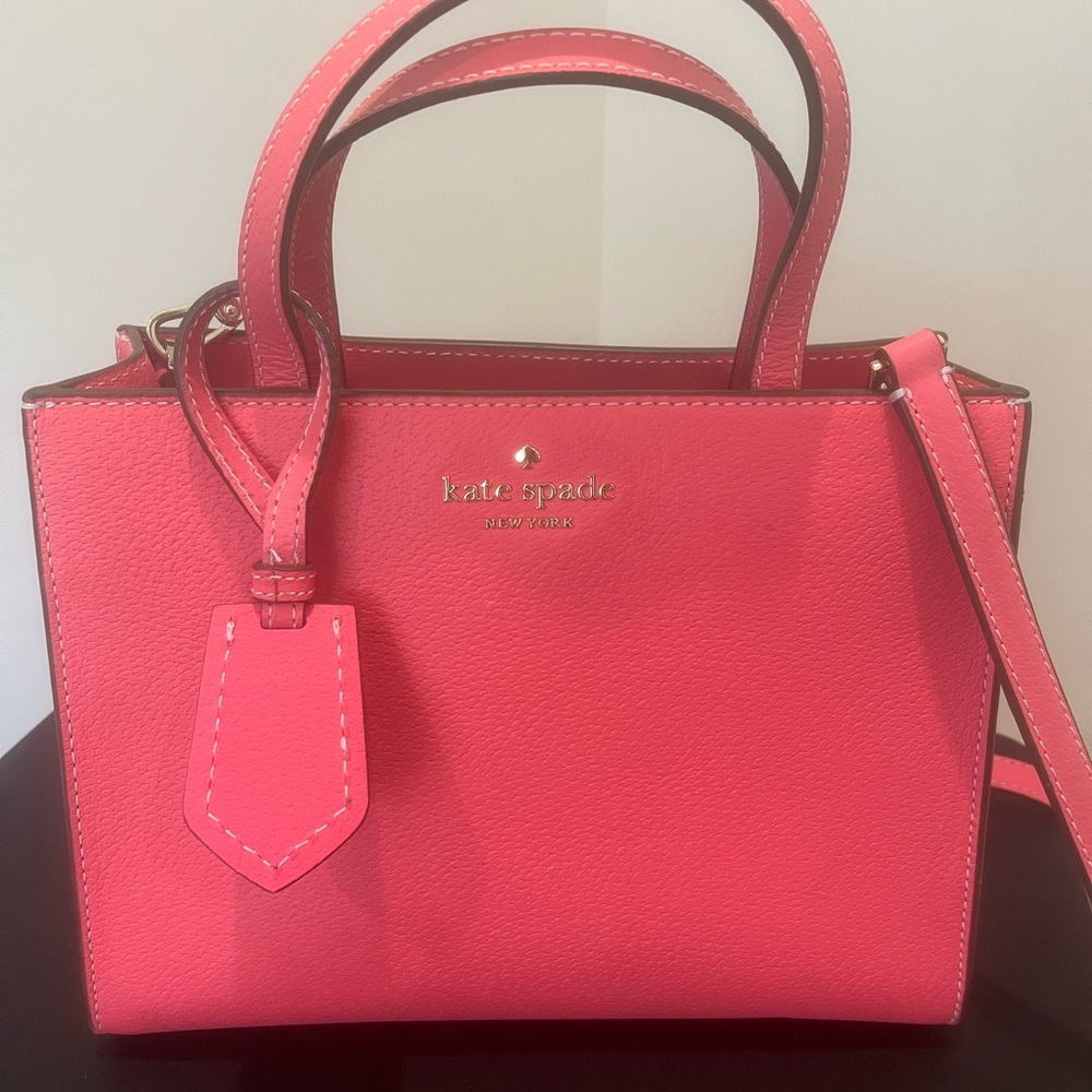 Super cute, hot pink Kate Spade! 💕